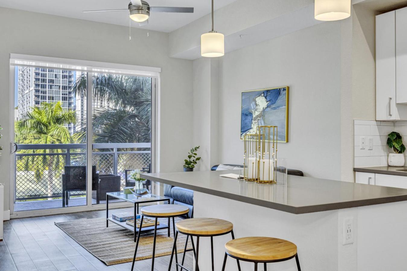 Sunny 1br Unit With Free Parking Prime Location Appartamento *